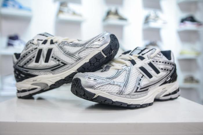 New Balance 1906R Silver Metallic Black