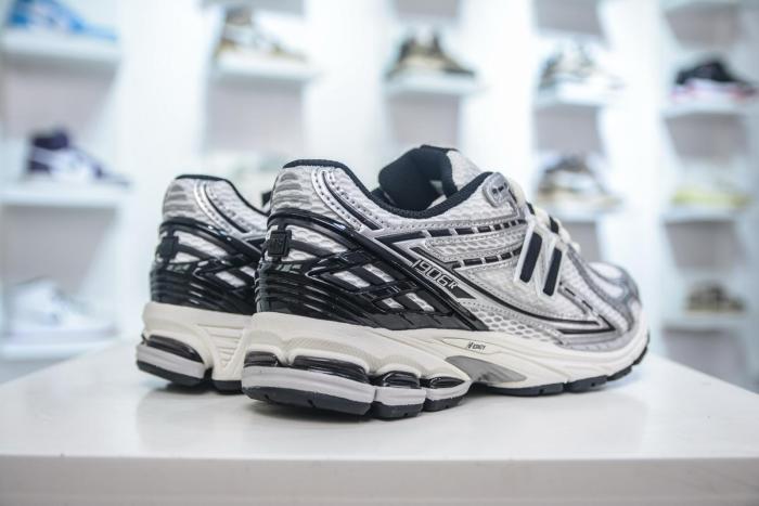 New Balance 1906R Silver Metallic Black