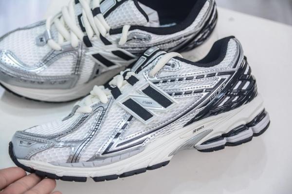 New Balance 1906R Silver Metallic Black