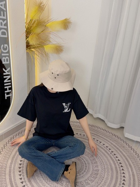 Clothes Louis Vuitton 20250329-5