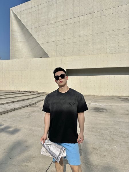  Clothes Prada 20250401-1