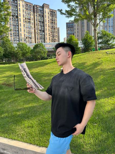  Clothes Prada 20250401-1