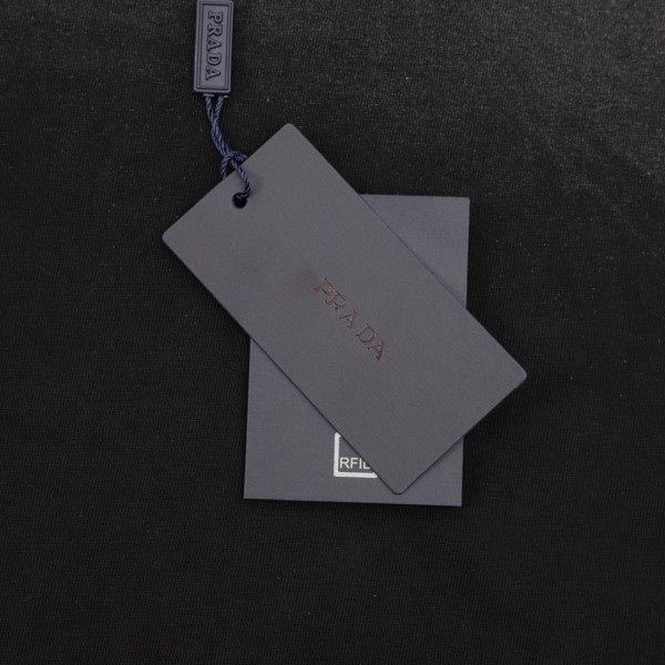  Clothes Prada 20250401-1