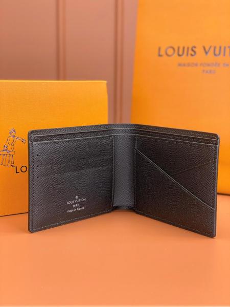 LOUIS VUITTON M82809 Multiple Wallet M61695 size 11.5*1.5*9 cm