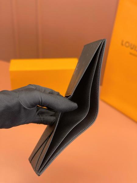 LOUIS VUITTON M82809 Multiple Wallet M61695 size 11.5*1.5*9 cm