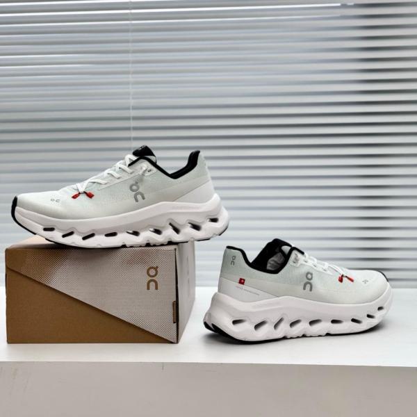 On Running Cloudtilt Mineral Ivory