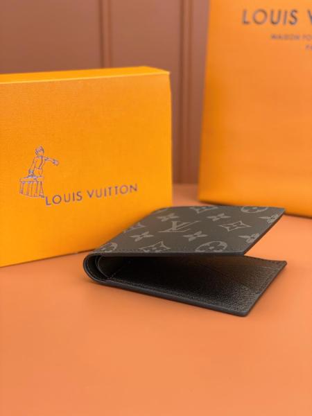 LOUIS VUITTON M82809 Multiple Wallet M61695 size 11.5*1.5*9 cm