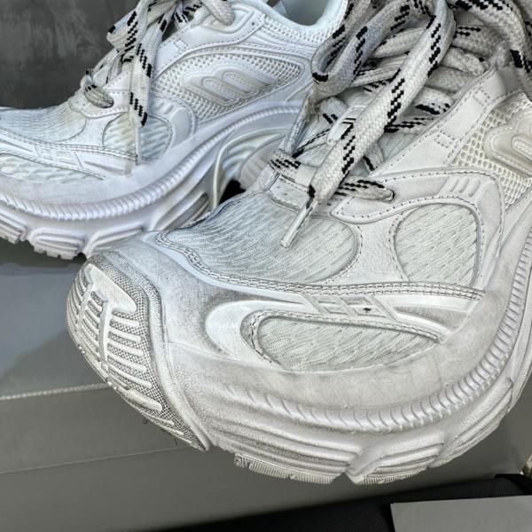 Balenciaga 6XL Low Top Chunky Sneakers Women's White