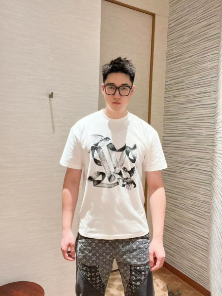  Clothes Louis Vuitton 20250425-5