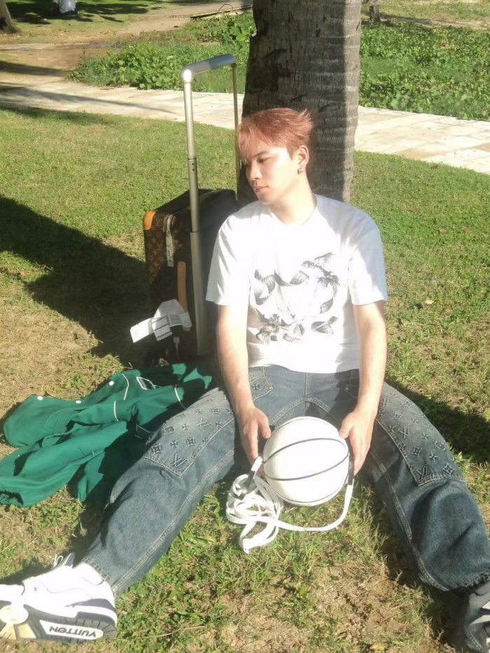  Clothes Louis Vuitton 20250425-5