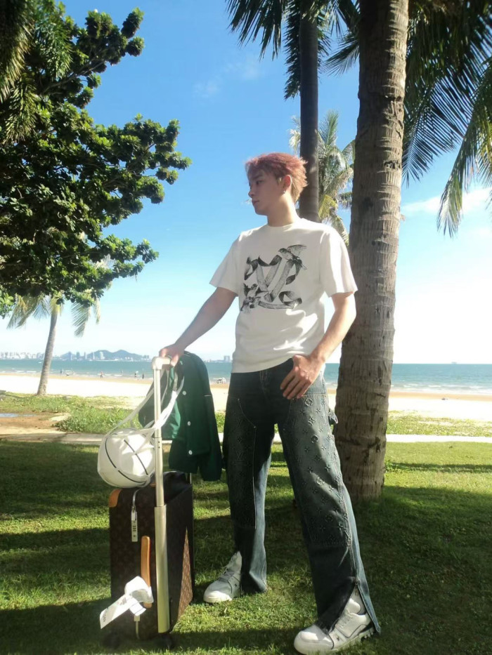  Clothes Louis Vuitton 20250425-5