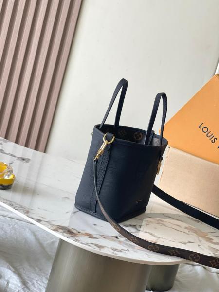 LOUIS VUITTON NEVERFULL Cow Leather Double Sided Neverfull Shoulder Bag Crossbody Bag Handbag Small Size Women's Black M12099 size 24*14*9 cm