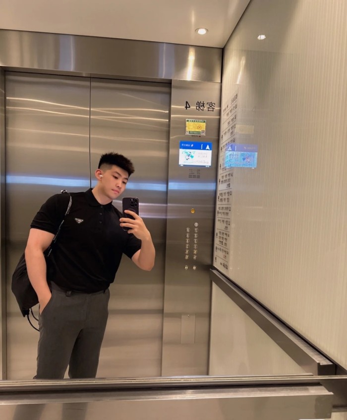  Clothes Prada 20250513-2