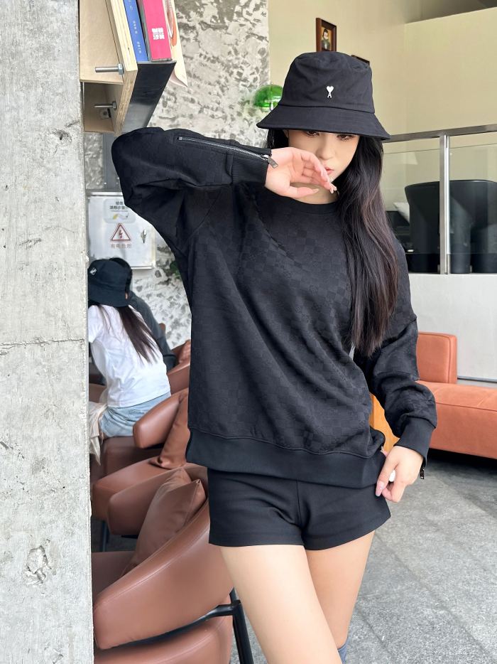  Clothes Louis Vuitton 20250514-2