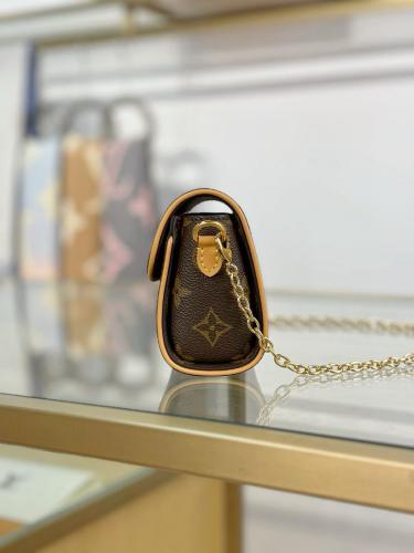 LOUIS VUITTON Pochette Camille M13566 size 20.5*6*11 cm