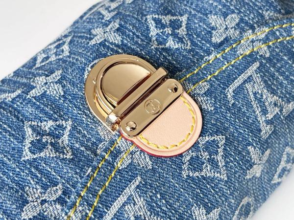 Louis Vuitton Mini Pleaty Monogram Denim Shoulder Bag M95050 size 26*15*9 cm