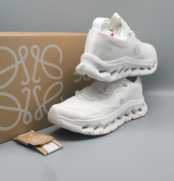On Running Cloudtilt LOEWE All White