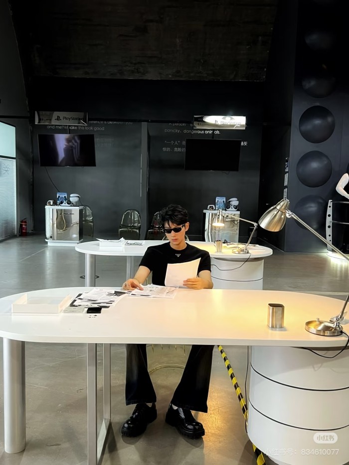 PRADA T Shirts Men's Black Crew Neck Moderate