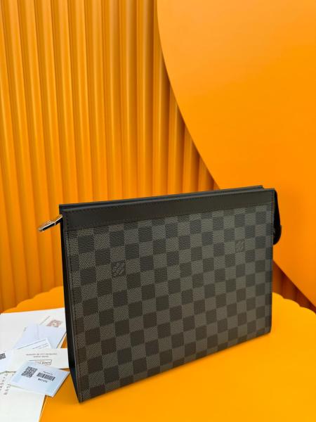 Louis Vuitton Pochette Voyage MM N41696 size 27*21*6 cm