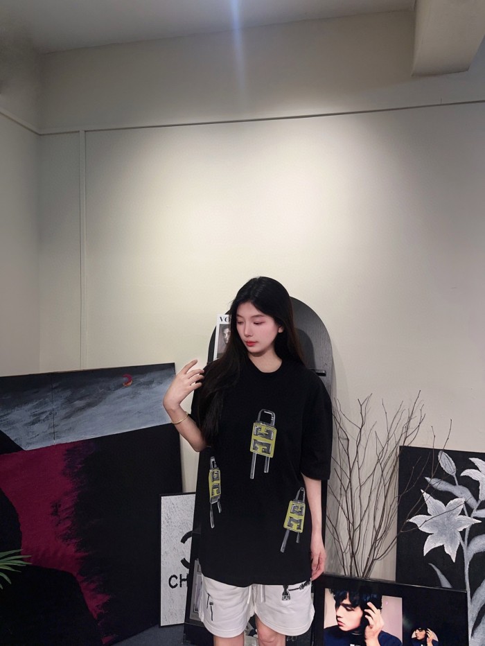  Clothes Givenchy 20250616-1