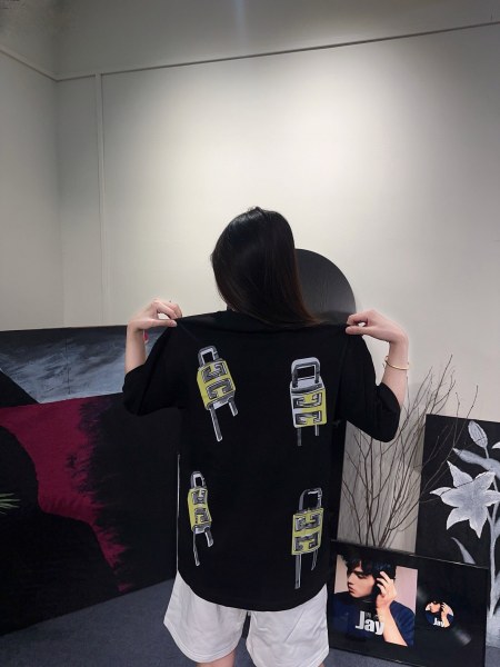  Clothes Givenchy 20250616-1