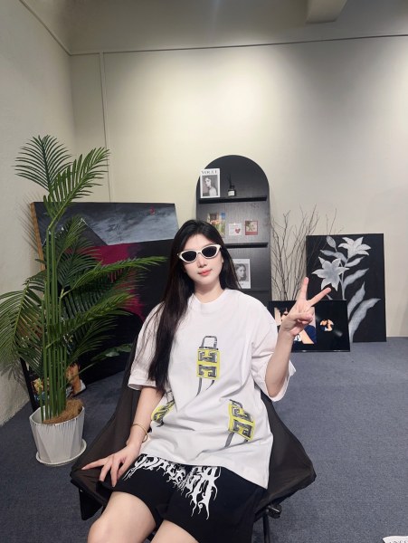  Clothes Givenchy 20250616-2