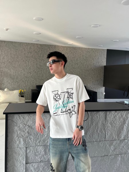 Clothes Louis Vuitton 20250621-24