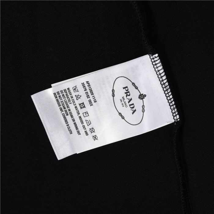  Clothes Prada 20250621-3