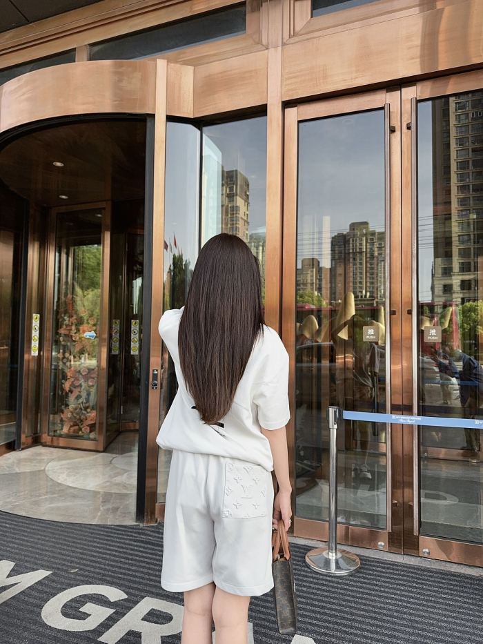 Clothes Louis Vuitton 20250621-17