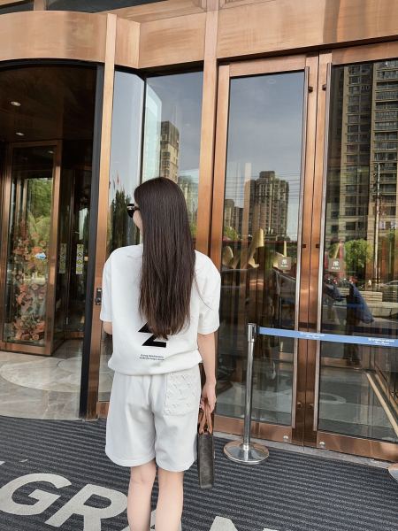 Clothes Louis Vuitton 20250621-17