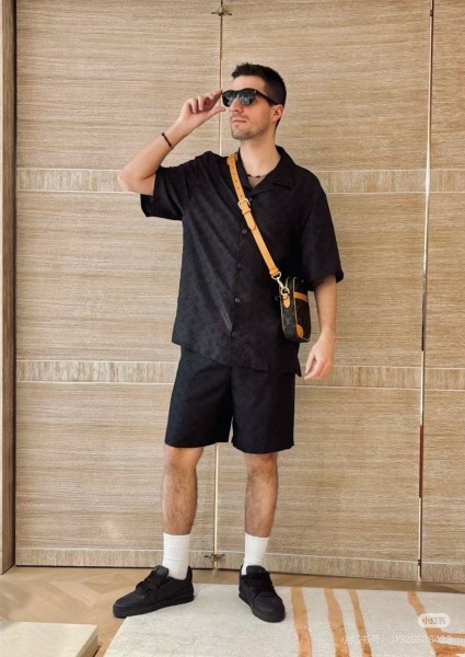 Clothes Louis Vuitton 20250621-11