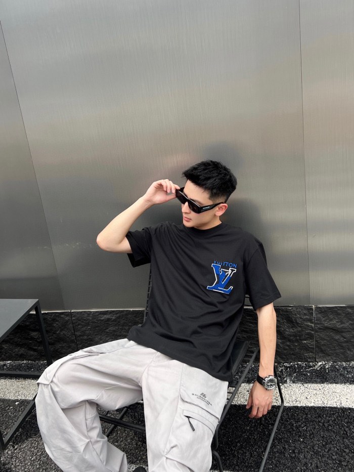 Clothes Louis Vuitton 20250621-21