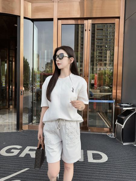 Clothes Louis Vuitton 20250621-17