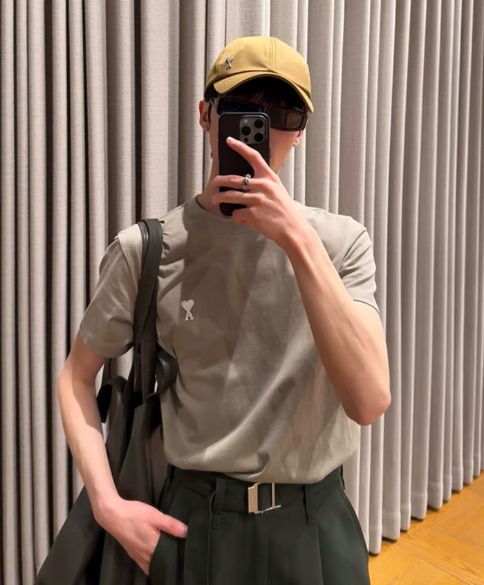 Clothes AMI 20250623-2