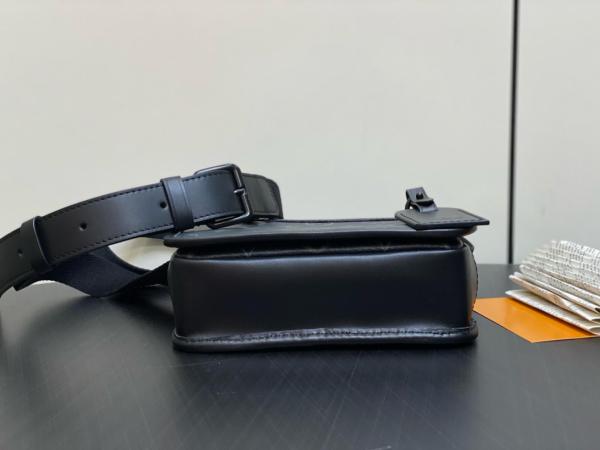 LOUIS VUITTON Bosphore classic monogram print detachable wristband coated canvas and cowhide leather hand-held messenger bag men's black M12599 size 19*7*12cm