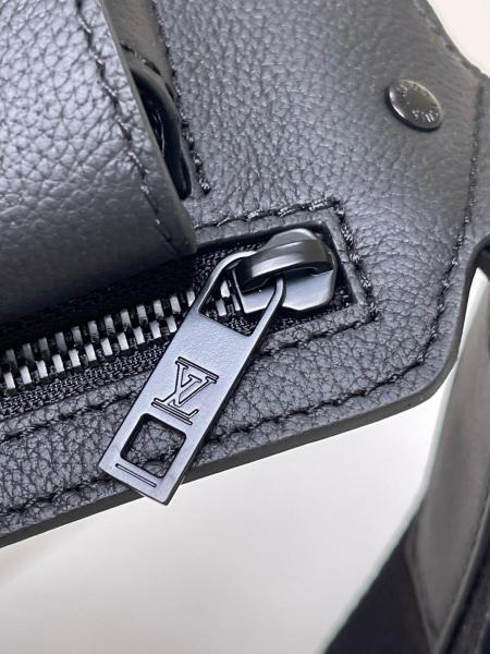 LOUIS VUITTON TAKEOFF metal letter logo grained calfskin waist bag chest bag crossbody bag men's black M57081 size 30*3*16cm