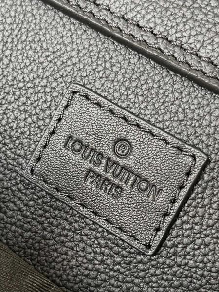 LOUIS VUITTON TAKEOFF metal letter logo grained calfskin waist bag chest bag crossbody bag men's black M57081 size 30*3*16cm