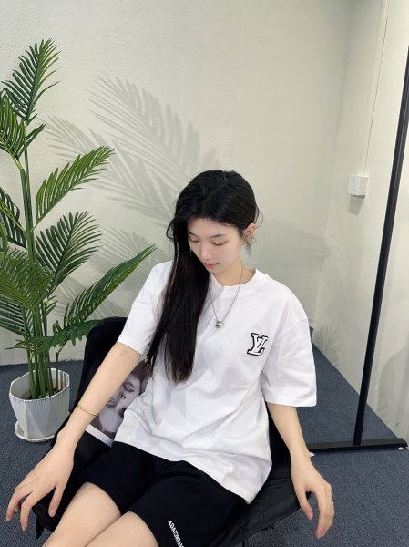  Clothes Louis Vuitton 20250625-2