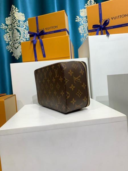 LOUIS VUITTON Monogram Printed Coated Canvas and Cowhide Storage Bag Men's Brown M43689 size 23.88*17.02*7.87cm 