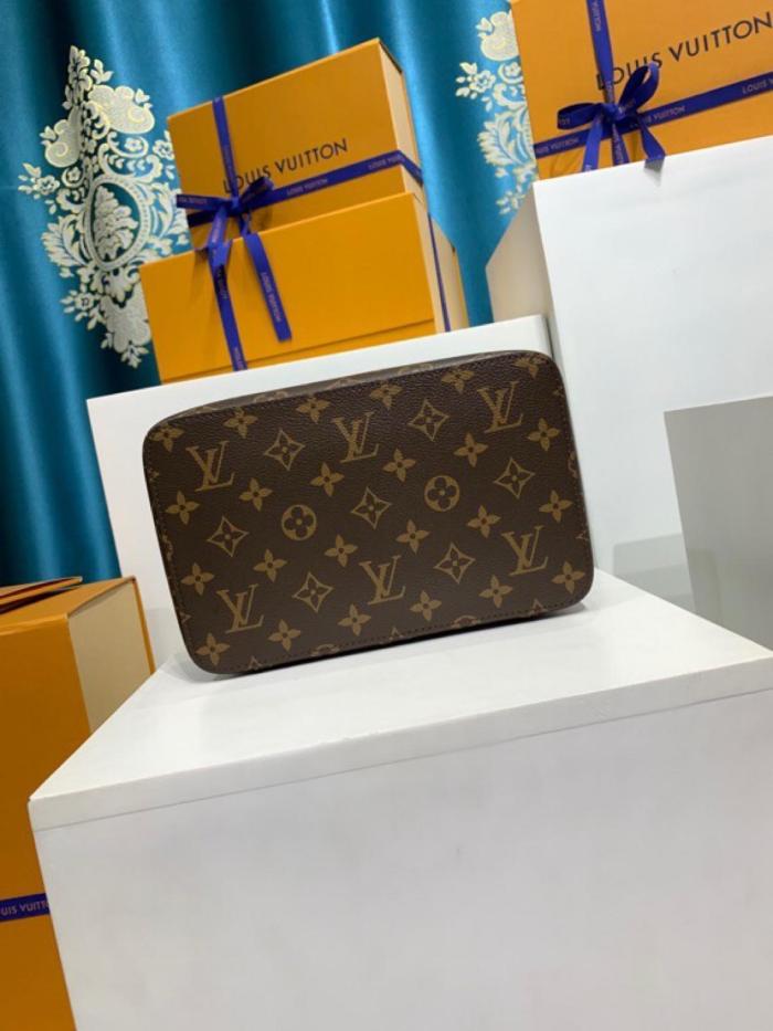 LOUIS VUITTON Monogram Printed Coated Canvas and Cowhide Storage Bag Men's Brown M43689 size 23.88*17.02*7.87cm 