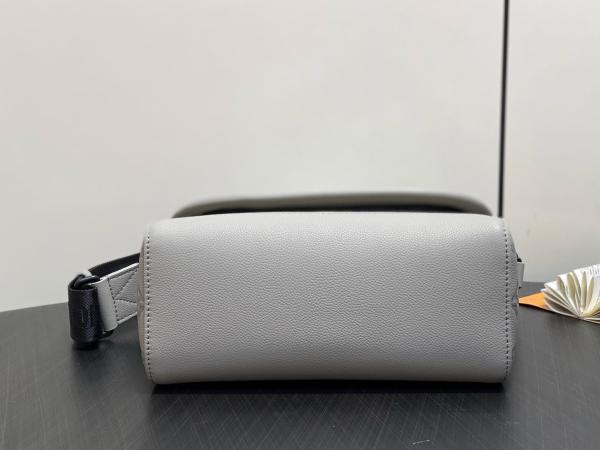 LOUIS VUITTON Pulse Messenger Logo Print Black Hardware Embossed Calfskin Crossbody Shoulder Bag Men's Grey M14912 size 26.6*11*17cm 