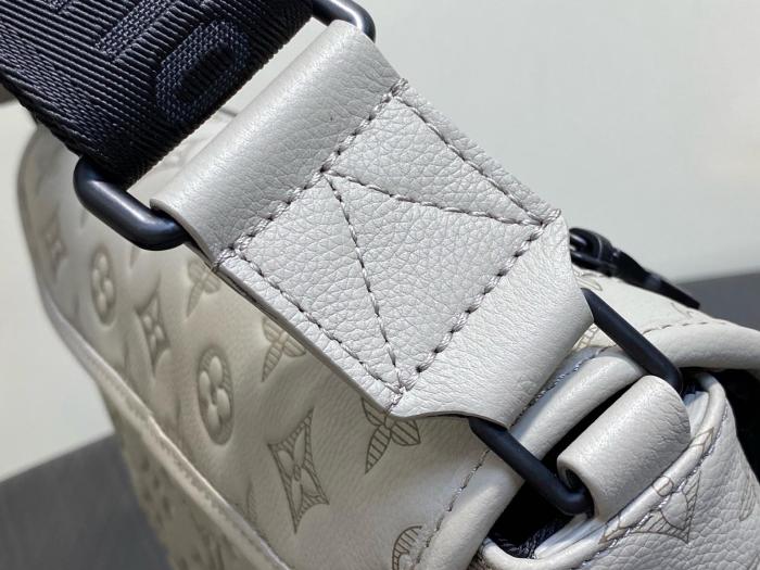 LOUIS VUITTON Pulse Messenger Logo Print Black Hardware Embossed Calfskin Crossbody Shoulder Bag Men's Grey M14912 size 26.6*11*17cm 