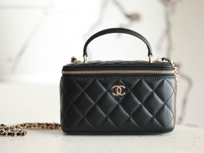 CHANEL Shiny Gold Label Diamond Leather Chain Sheepskin Box Bag Shoulder Bag Crossbody Handbag Regular Women's Black AP2199-B06660-94305 size 17*8*9.5cm