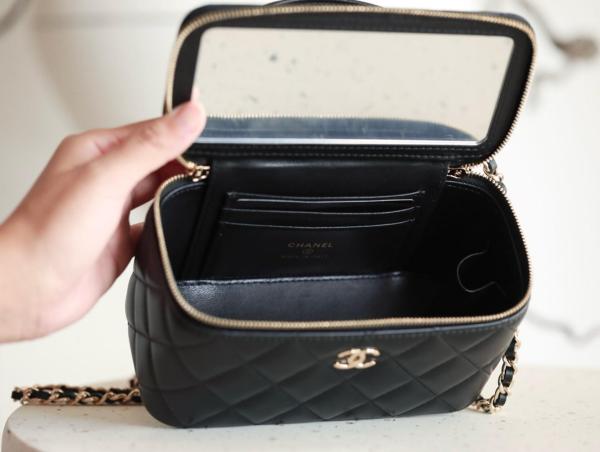 CHANEL Shiny Gold Label Diamond Leather Chain Sheepskin Box Bag Shoulder Bag Crossbody Handbag Regular Women's Black AP2199-B06660-94305 size 17*8*9.5cm
