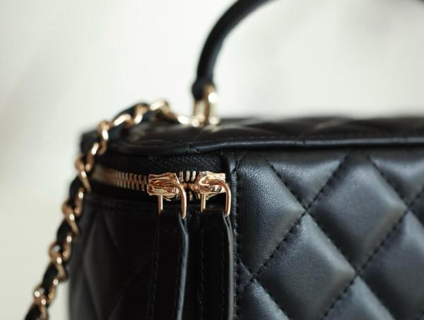 CHANEL Shiny Gold Label Diamond Leather Chain Sheepskin Box Bag Shoulder Bag Crossbody Handbag Regular Women's Black AP2199-B06660-94305 size 17*8*9.5cm