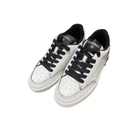 CHANEL Cowhide Round Toe Lace-Up Low-Top Sneakers Women's White and Black