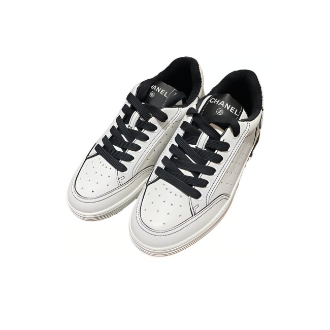 CHANEL Cowhide Round Toe Lace-Up Low-Top Sneakers Women's White and Black