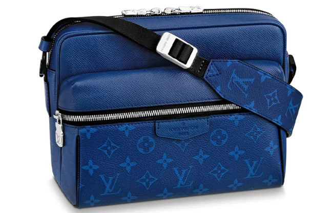 LOUIS VUITTON Outdoor Messenger Navy Blue M30242 size 26*10.5*20 cm