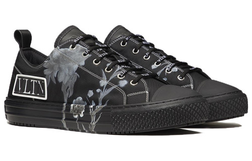 Valentino Giggies Low Top Stylish Skateboarding Shoes Men's Black