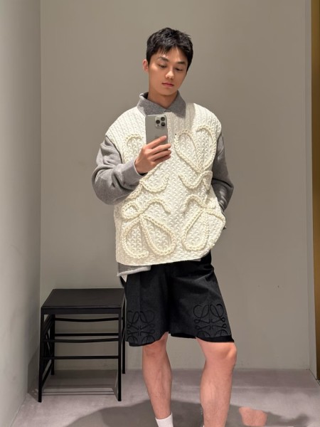  Clothes Loewe 20250723-1